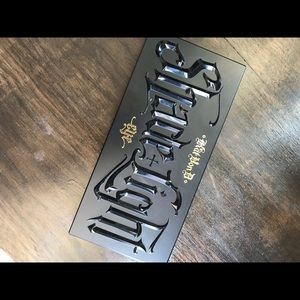 Kat Von D Shade and Light eye shadow palette